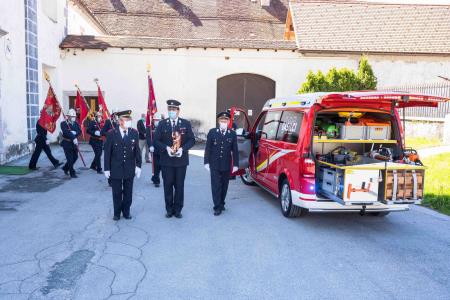 FOTO Na Florjanovo nedeljo blagoslov gasilskega vozila PGD Stična 30